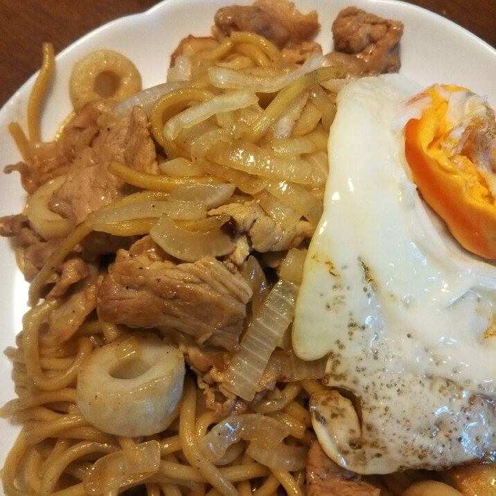 目玉焼きつき焼きそば